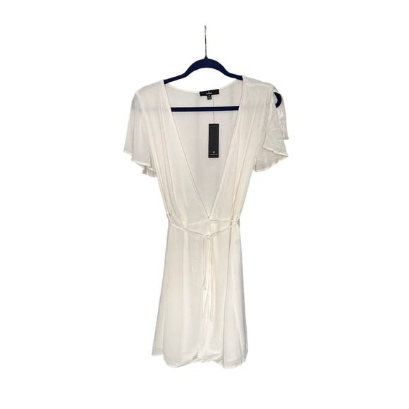 Lulus Dresses & Skirts - Lulus‎ White Textured Rayon Wrap Mini Dress Flutter Sleeve Size M NEW
